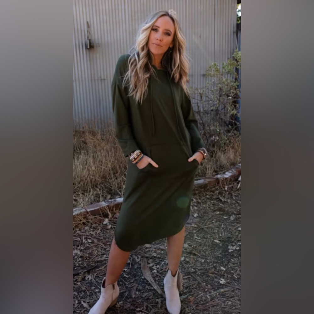 Three bird nest hooded dress size medium